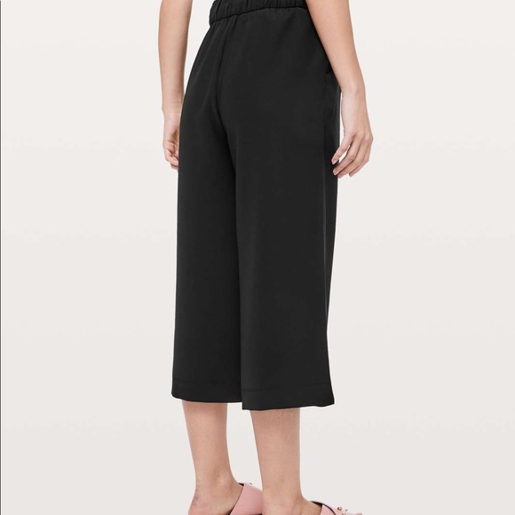 Lululemon Noir Crop - Picture 5 of 6